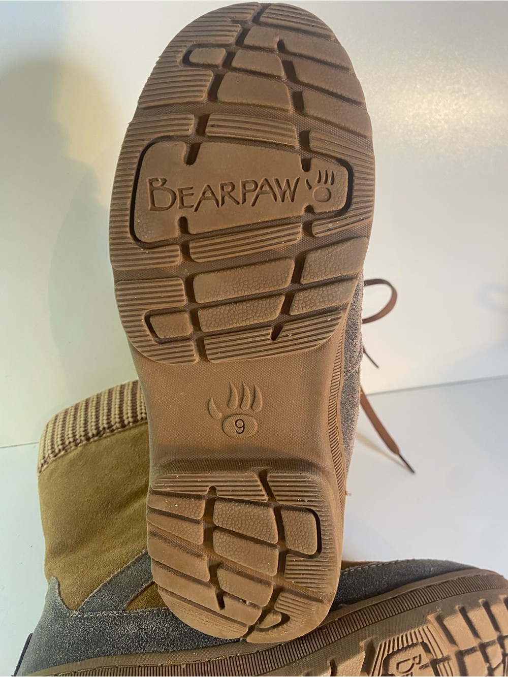BearPaw Serena Suede Knit Lace Up Leather Sherpa Lined Shearling Boots
Size 9 - Picture 11 of 16